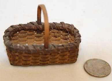 Miniature fixed handled basket - 1 1/2"x2"x1"