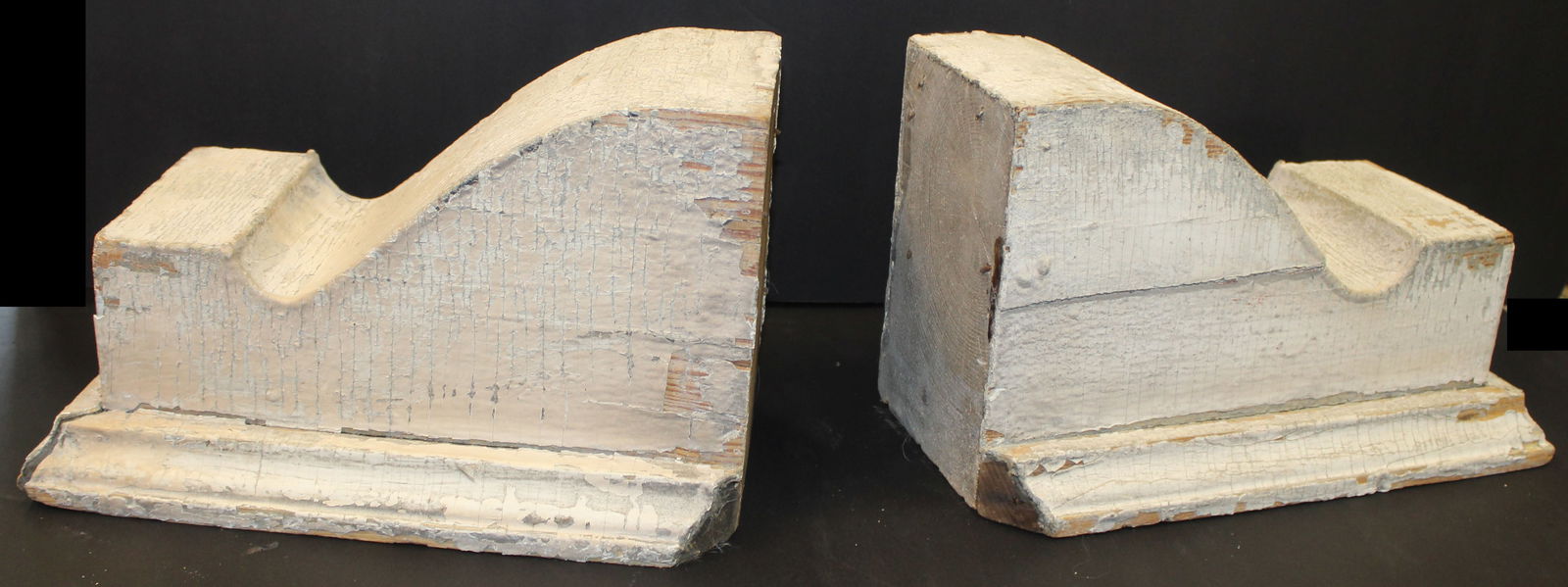 Pair of wooden painted white corbels - 9" tall x13 1/2"x8": Pair of wooden painted white corbels - 9" tall x13 1/2"x8"