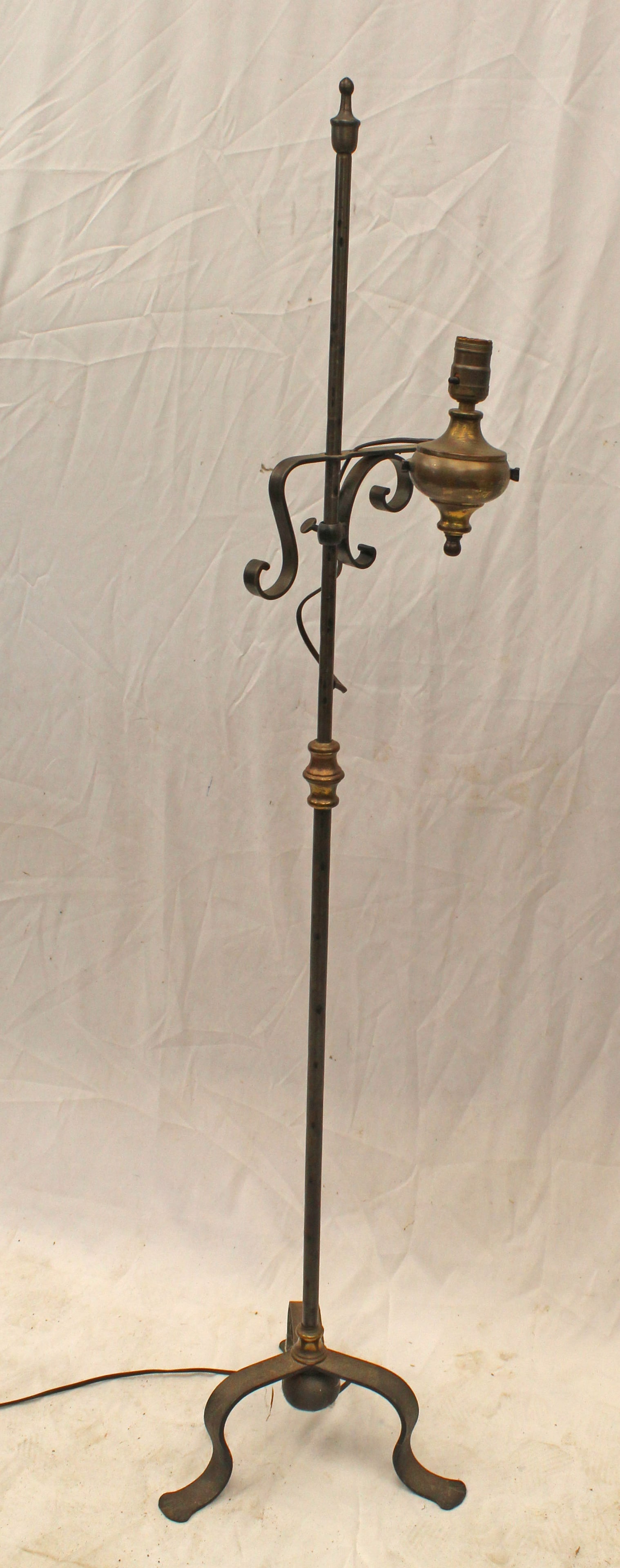 Iron electrified floor lamp: Iron electrified floor lamp