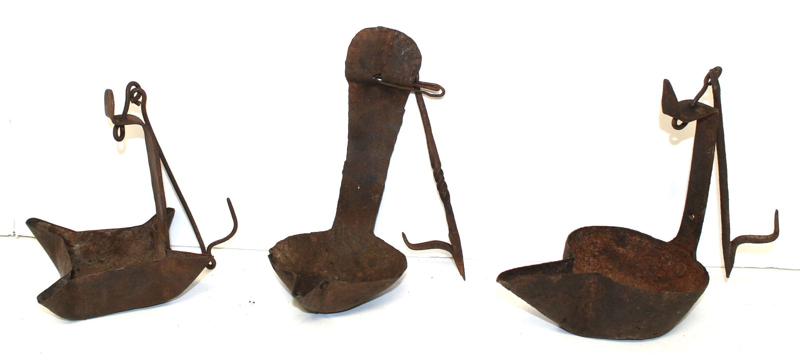 Lot of 3 iron betty lamps (1 of 4)