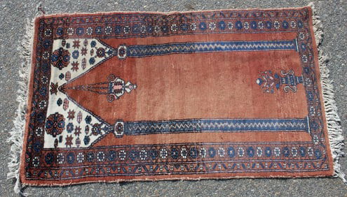 Oriental Prayer rug - 29"x48"