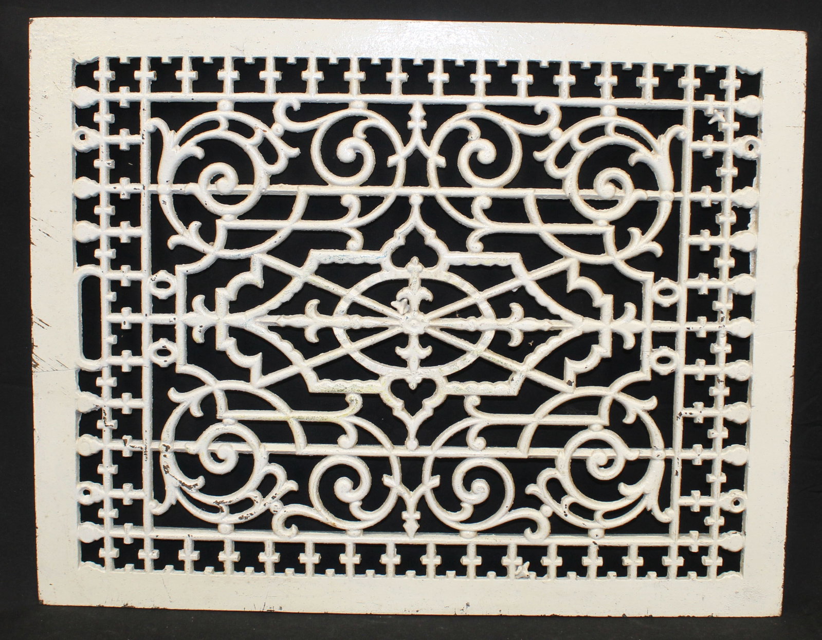 Iron vent grate in white paint - 29 1/2"x22": Iron vent grate in white paint - 29 1/2"x22"