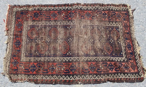 Antique Oriental rug - well worn - 30"x50"