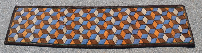 Antique hooked runner w geometric pattern - 23"x94"