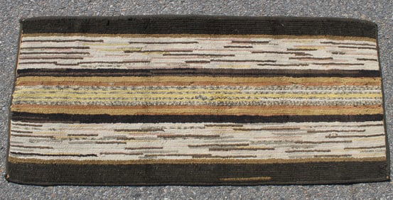 Antique hooked rug w geometric pattern - 21 1/4"x48"