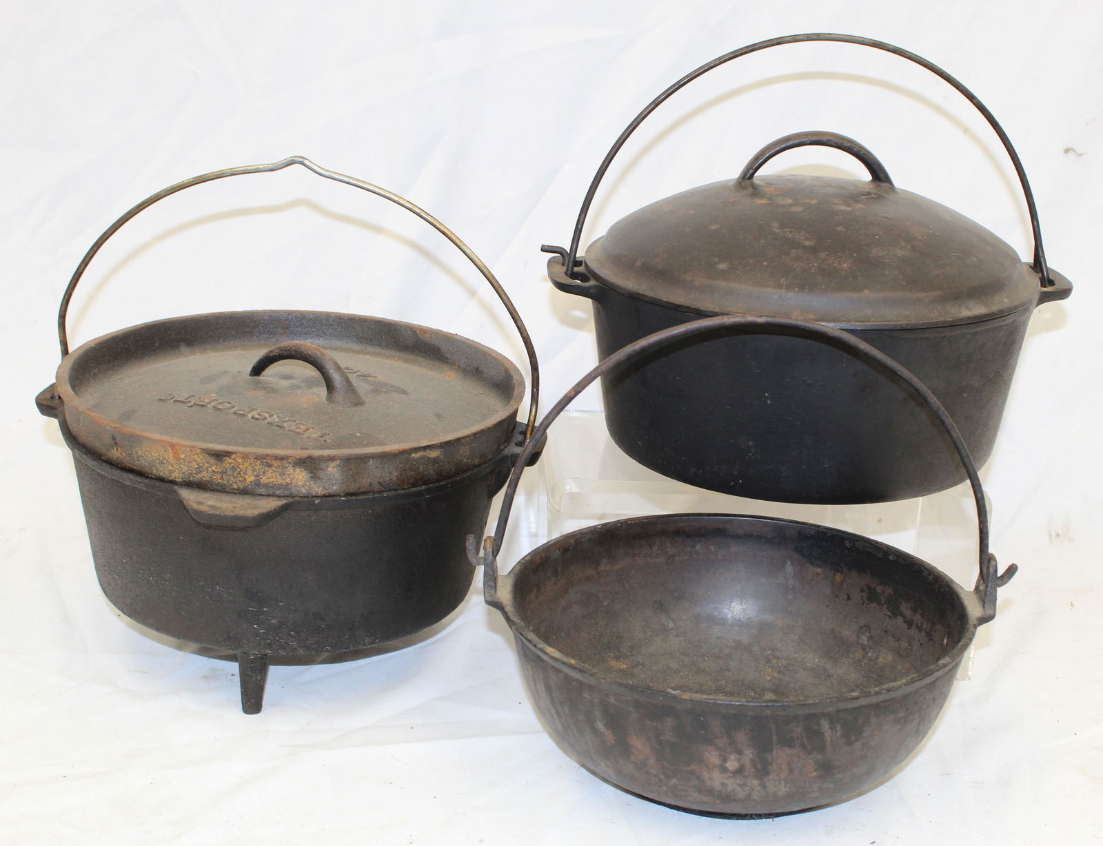 Lot of 3 cast iron pots - 2 w lids - 10" - 12" diam (1 of 8)