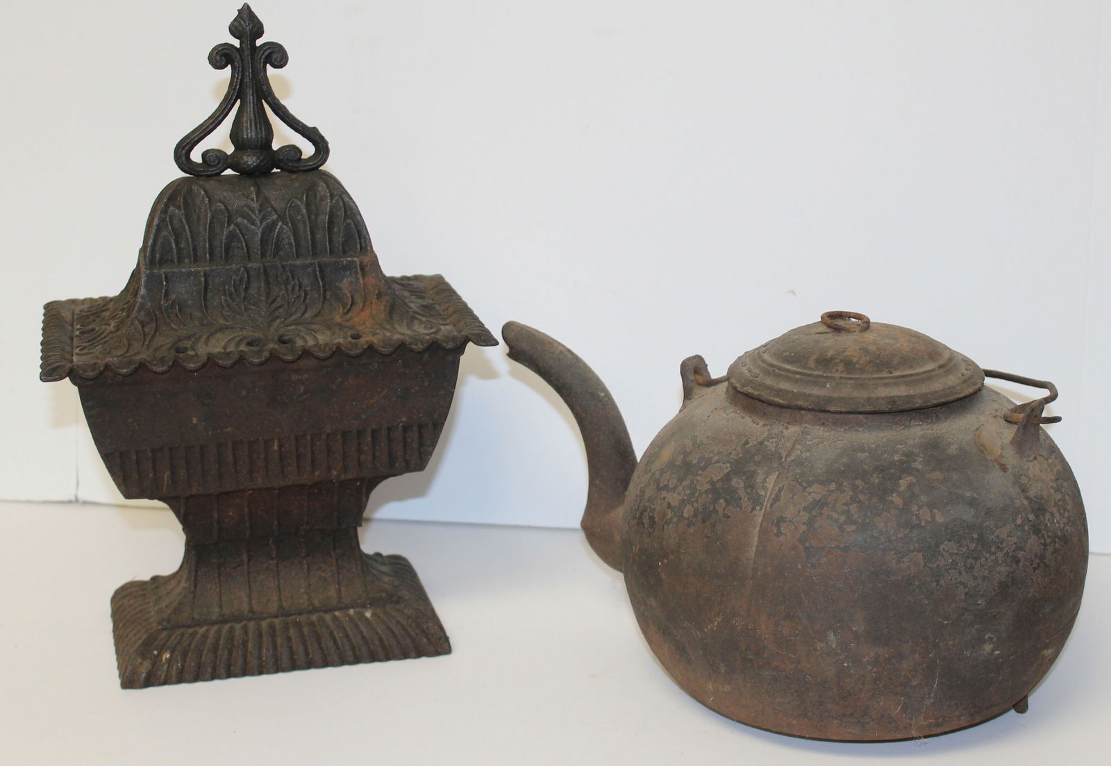 Cast iron covered urn & kettle - urn is 13" tall: Cast iron covered urn & kettle - urn is 13" tall