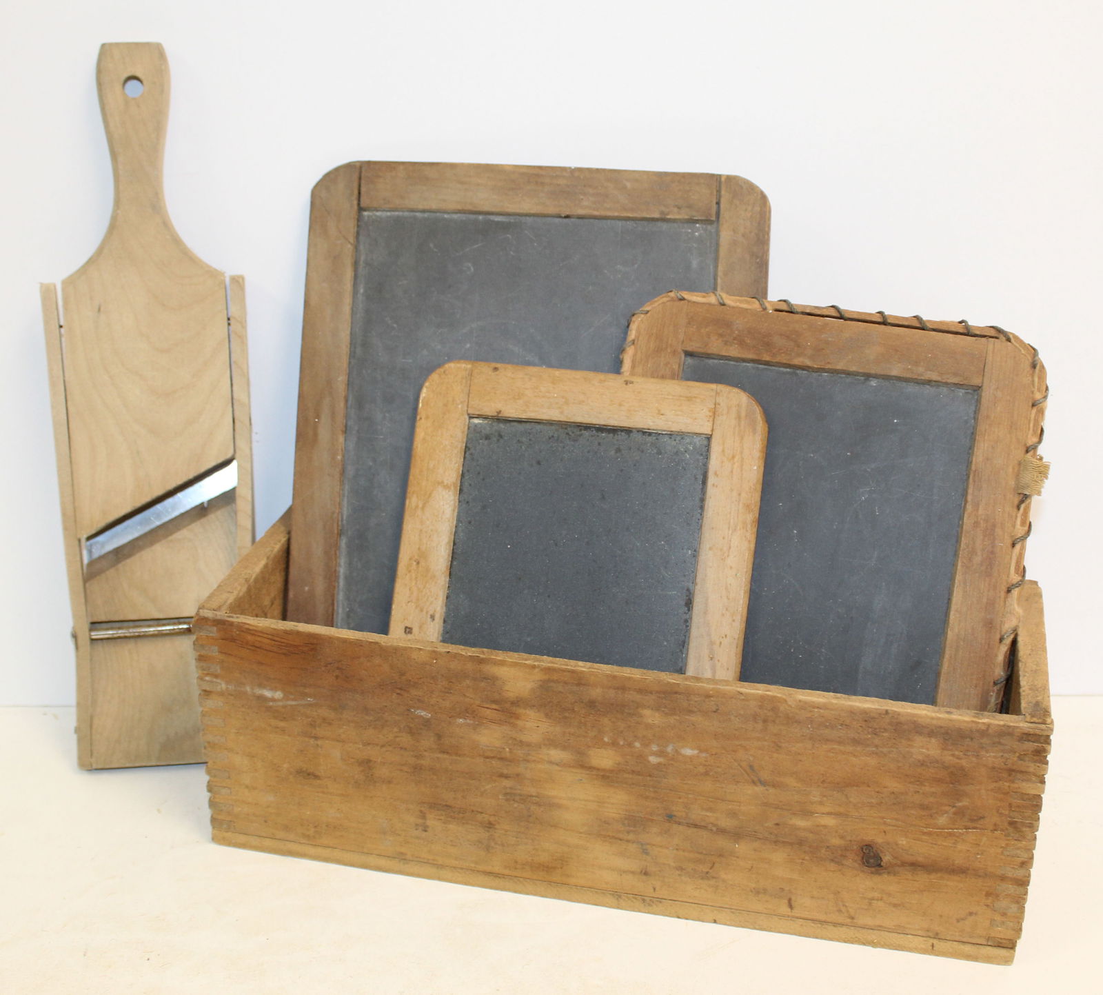 wooden box w 3 chalkboards - box is 4 1/2" tall x 13"x4 1/2" - Chalkboards are 8"x6" - 8"x10.5" (1 of 5)