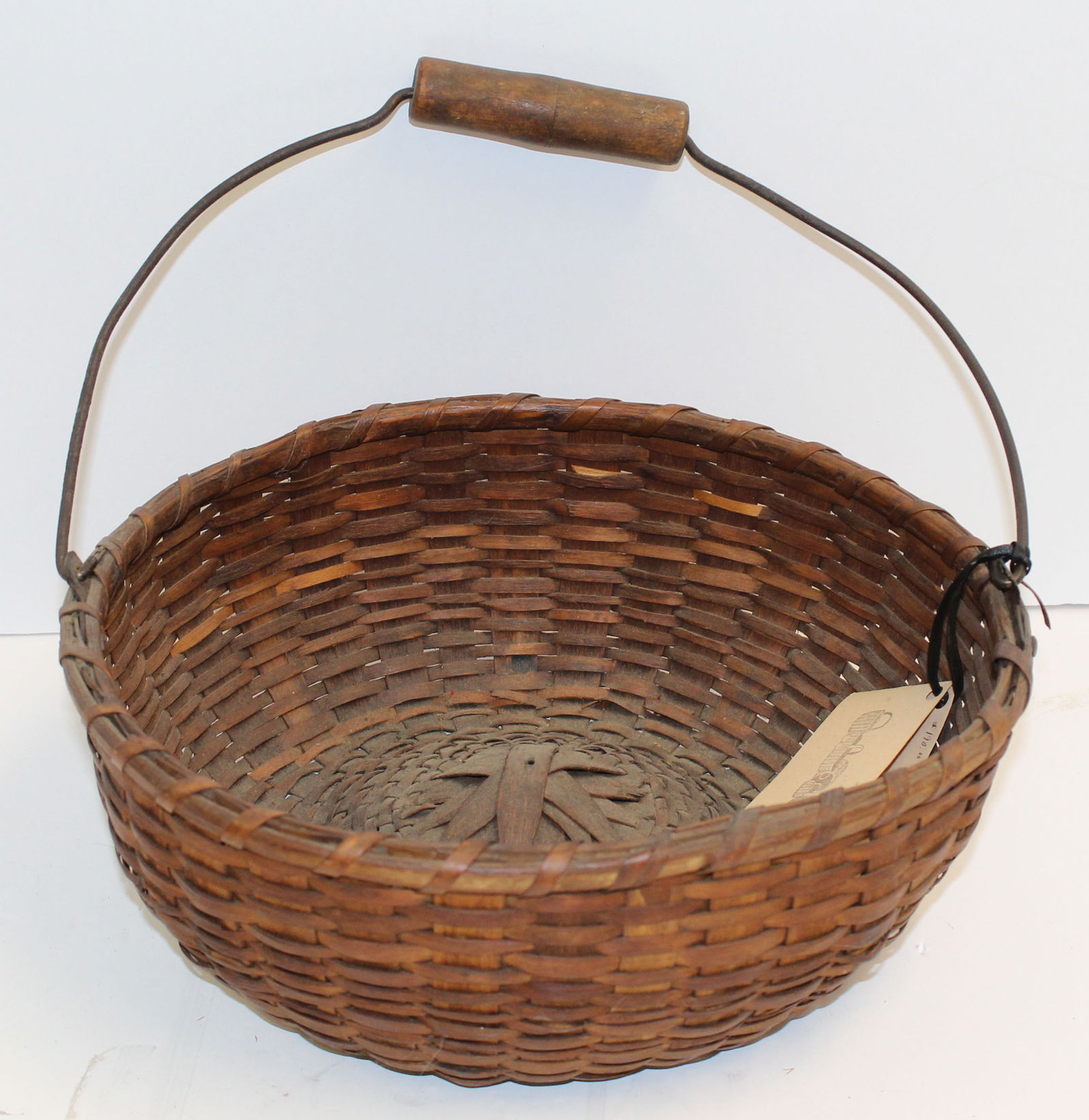 Seymour Morehouse basket w bail handle -4 1/2" tall x 10 1/2" diam (1 of 4)