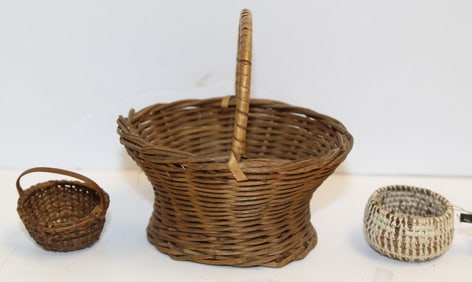 Lot of 3 mini baskets incl thimble 1"x1"; small splint w wrapped handle 3"x3"x2 1/2" & pineneedle