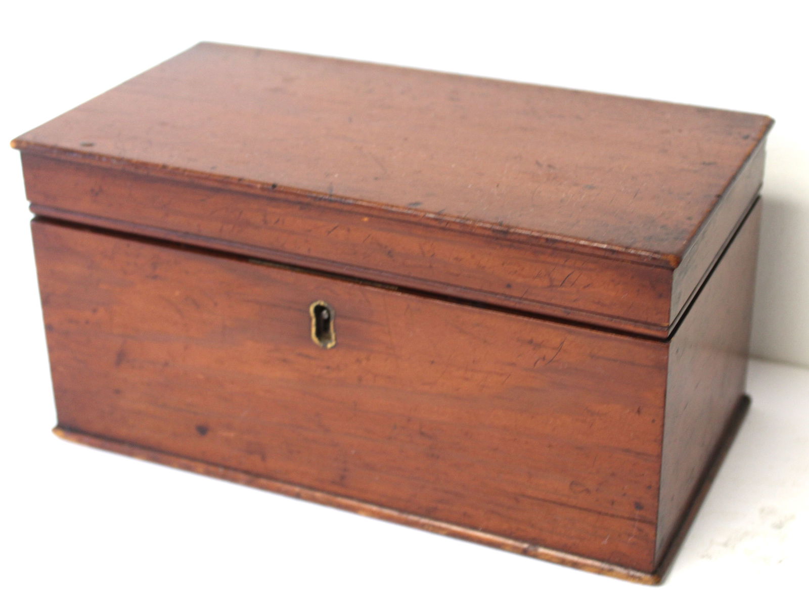 Antique tea caddy w key - 4 1/2" tall x 8 1/2" wide x 4 1/2" deep (1 of 5)