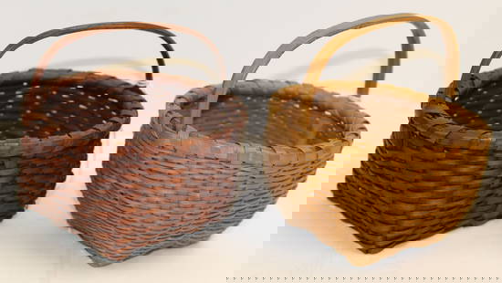 Lot of 2 berry baskets w fixed handles - 4"x4 1/2" diam & 5"x4 1/2" diam: Lot of 2 berry baskets w fixed handles - 4"x4 1/2" diam & 5"x4 1/2" diam