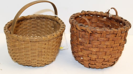 Lot of 2 small baskets incl fixed handed from Holderness & a Schofield round w ears - 5 1/2" tall x