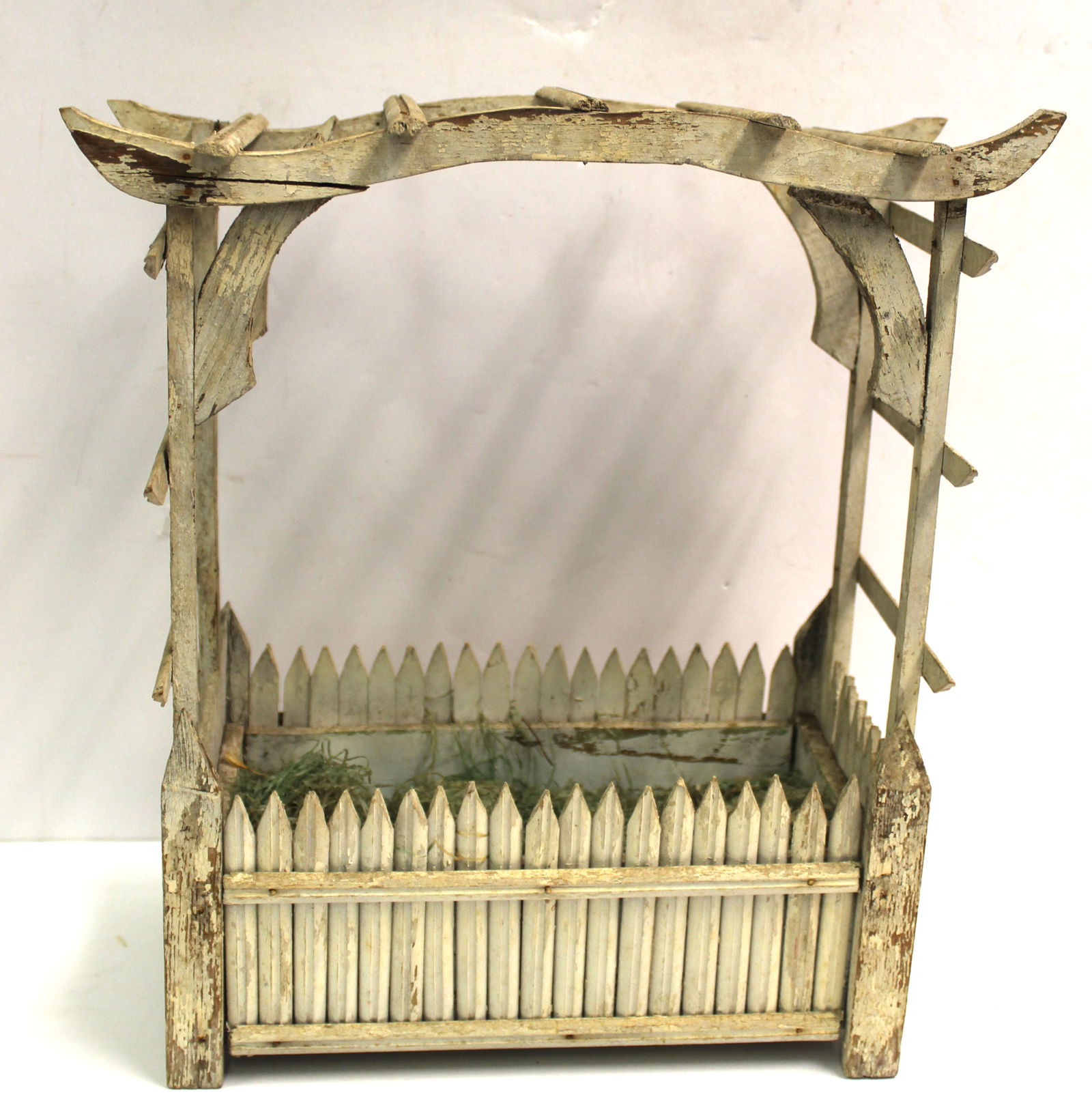 Small wooden painted white trellis form planter/basket - 13" tall x 12" wide x 5 1/2" deep (1 of 5)