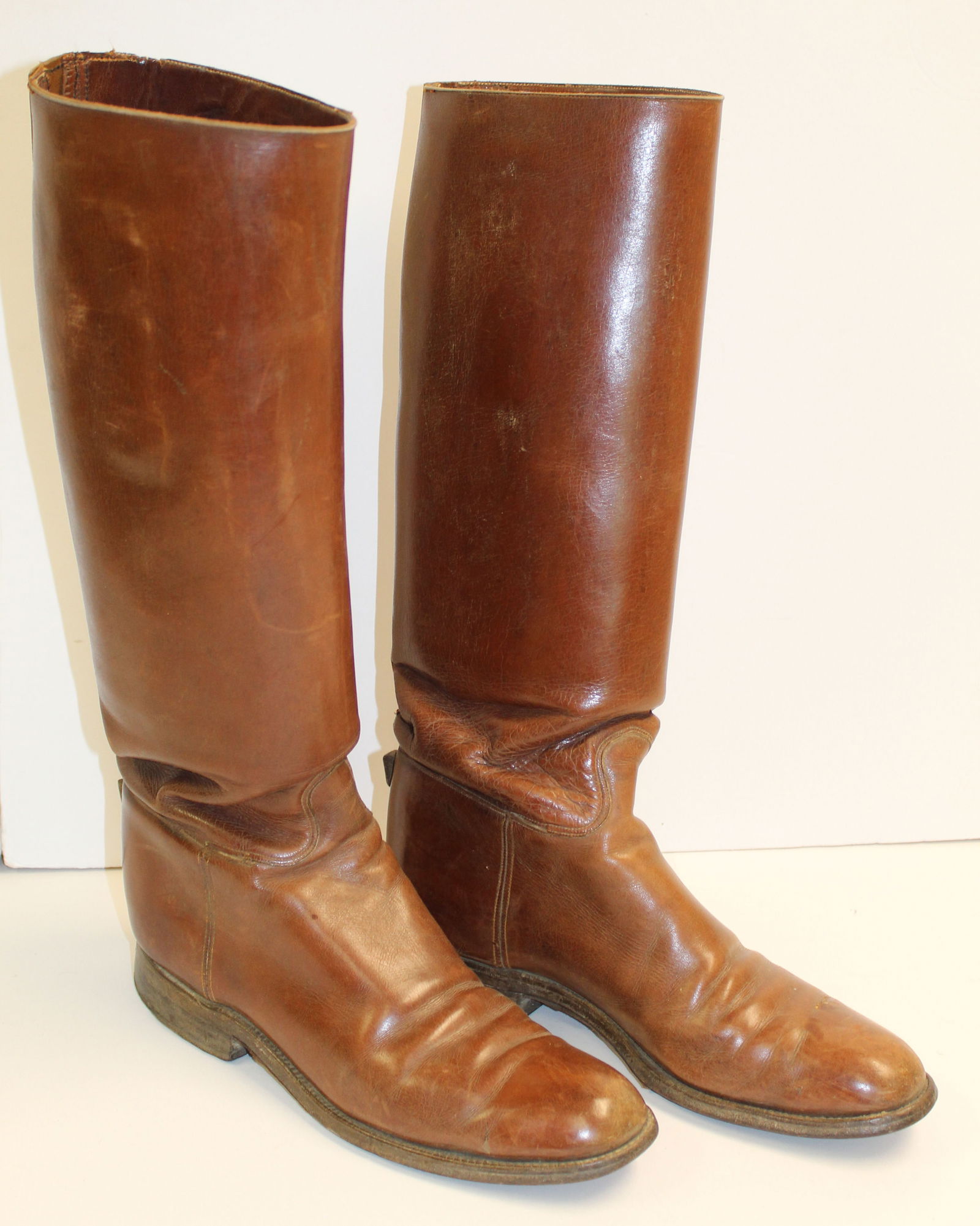 Early 20thC brown leather riding boots - 17" tall - heel to toe 11" (1 of 7)