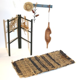 Miniatures lot incl herb drying rack w herbs, wall peg rack w hat & accessories plus a rug - herb