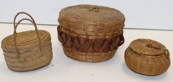 Lot of 3 miniature baskets incl small round w cover, Micmac w cover & double handled w hinged top -