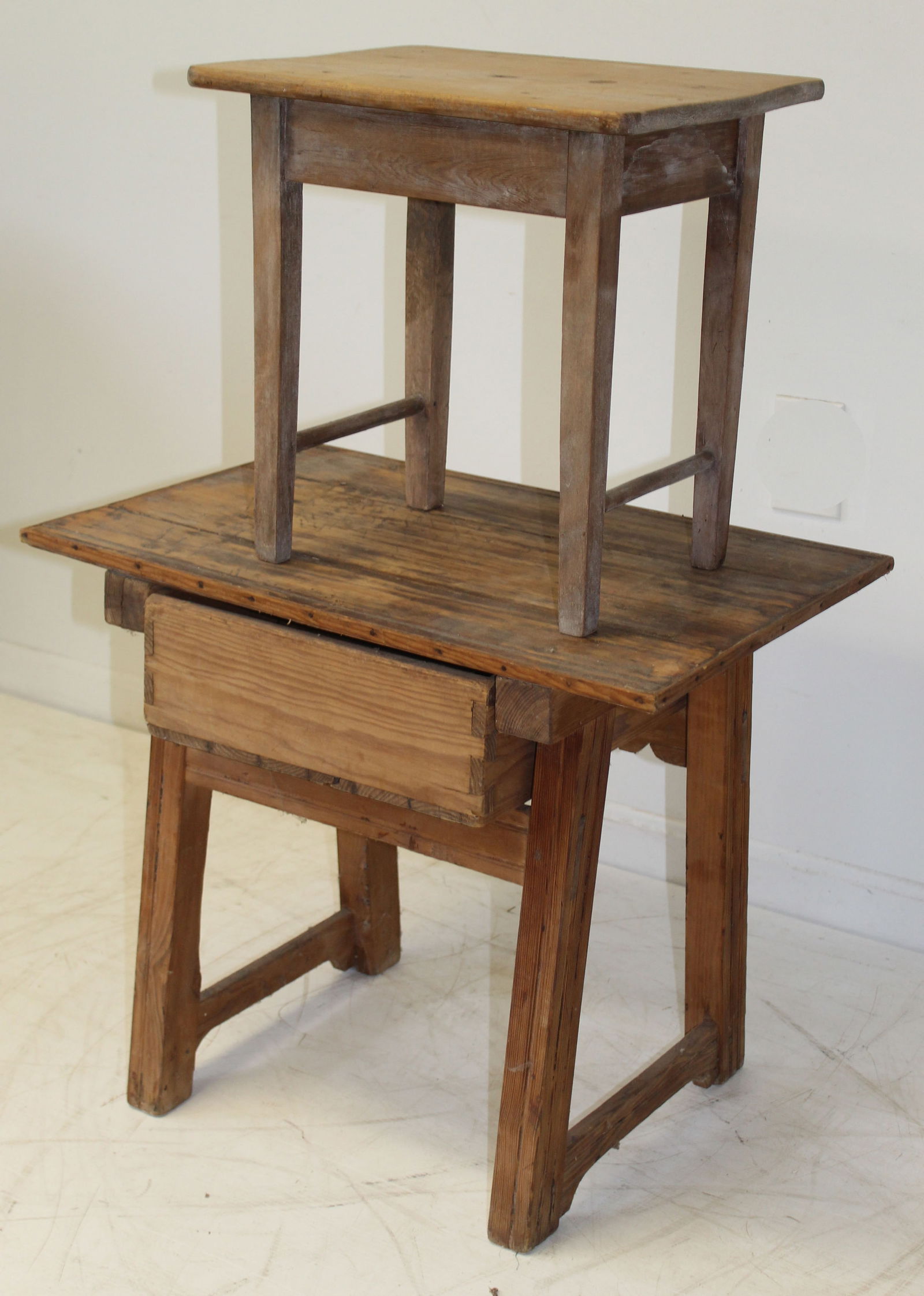 Lot of 2 primitive stands - 1 w drawer - 21"x25"x4 1/4" & 16 1/2"x16 1/4"x13" (1 of 6)
