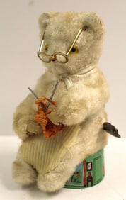 Mechanical wind up knitting bear w glassed - 6 1/2"