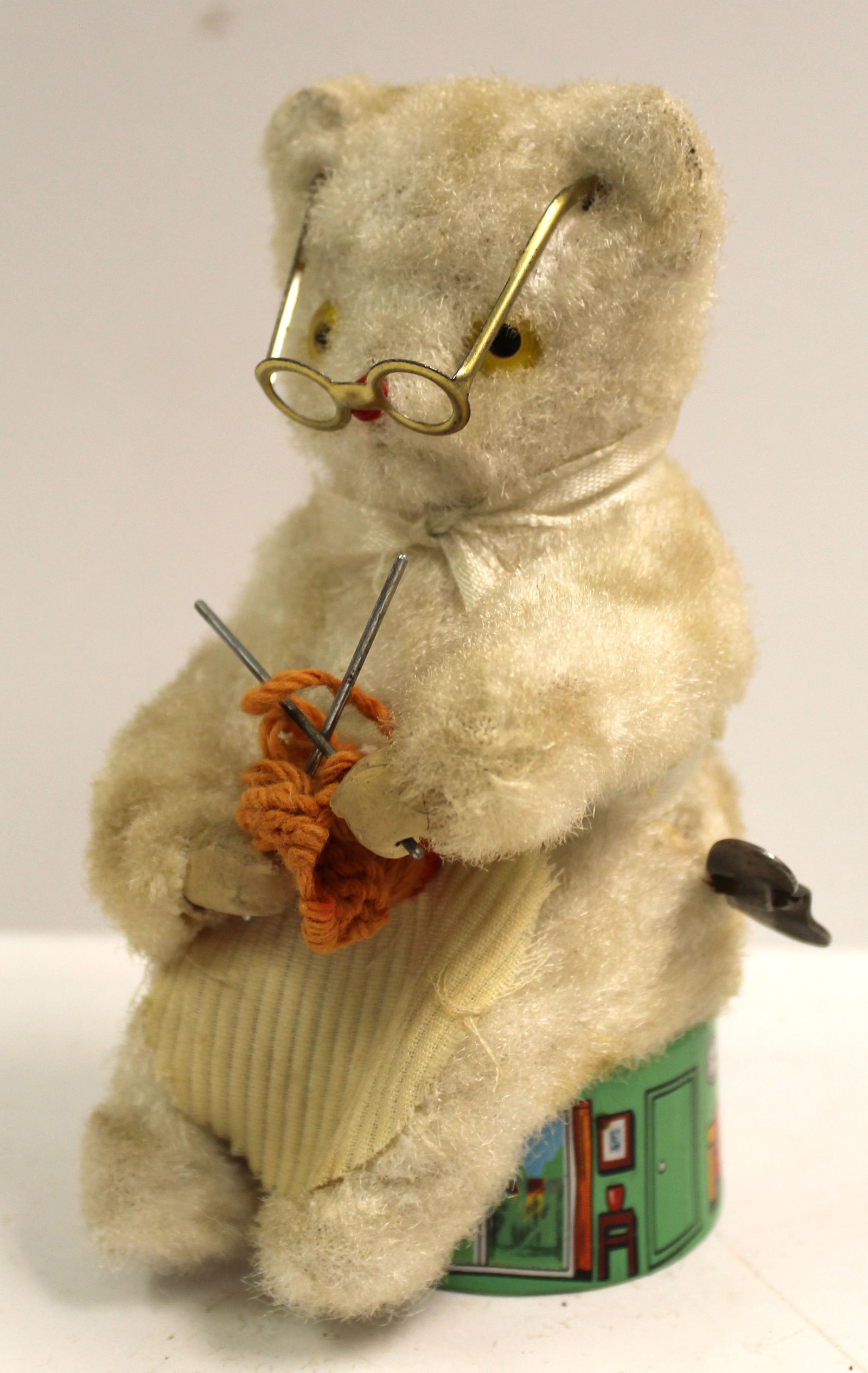 Mechanical wind up knitting bear w glassed - 6 1/2": Mechanical wind up knitting bear w glassed - 6 1/2"
