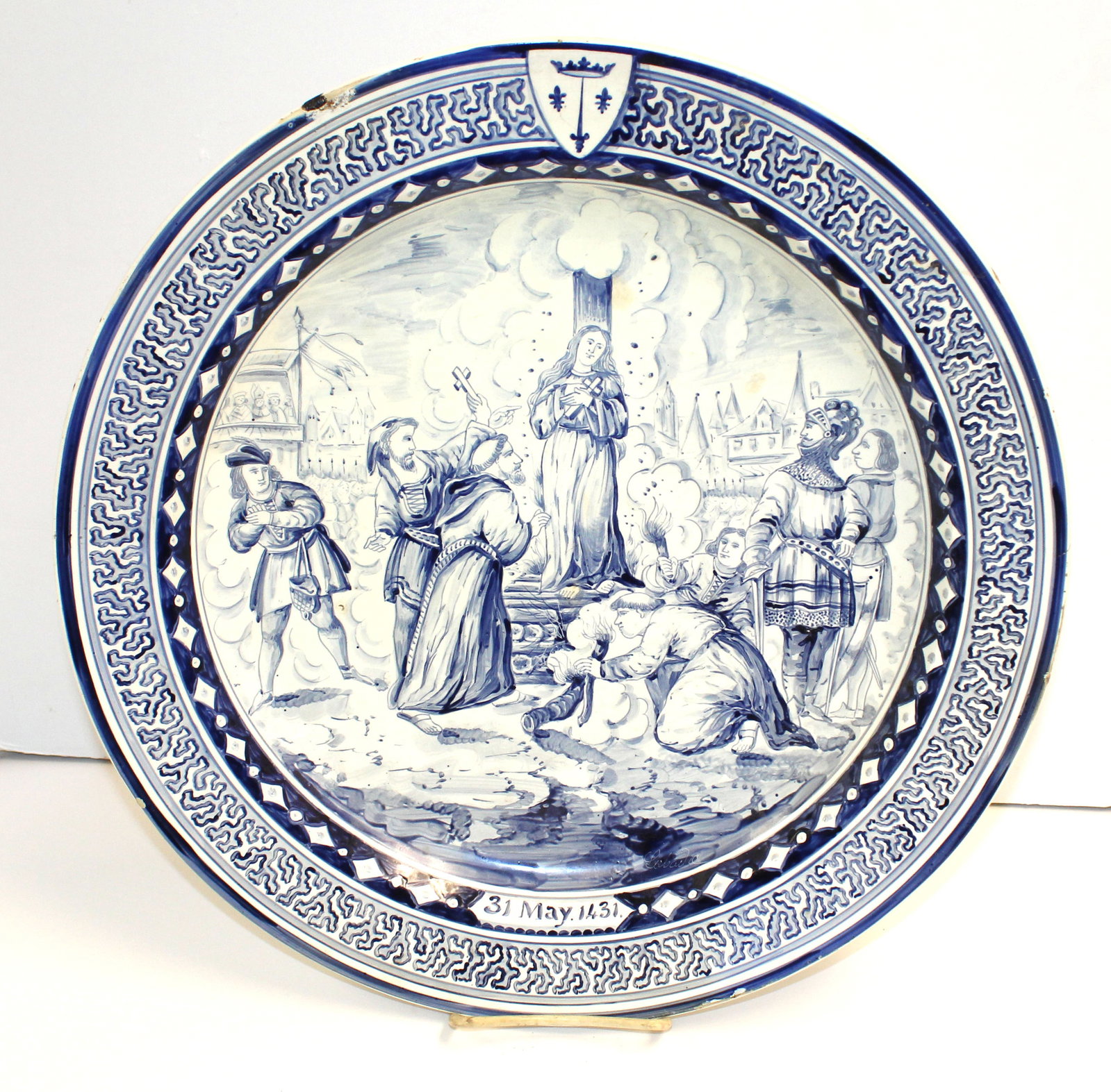 Large blue & white porcelain charger depicting Jeanne d'Arc - 15 1/2" diam: Large blue & white porcelain charger depicting Jeanne d'Arc - 15 1/2" diam
