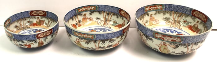 Set of 3 antique Imari bowls - 7", 8 1/2" & 9 1/2" diam