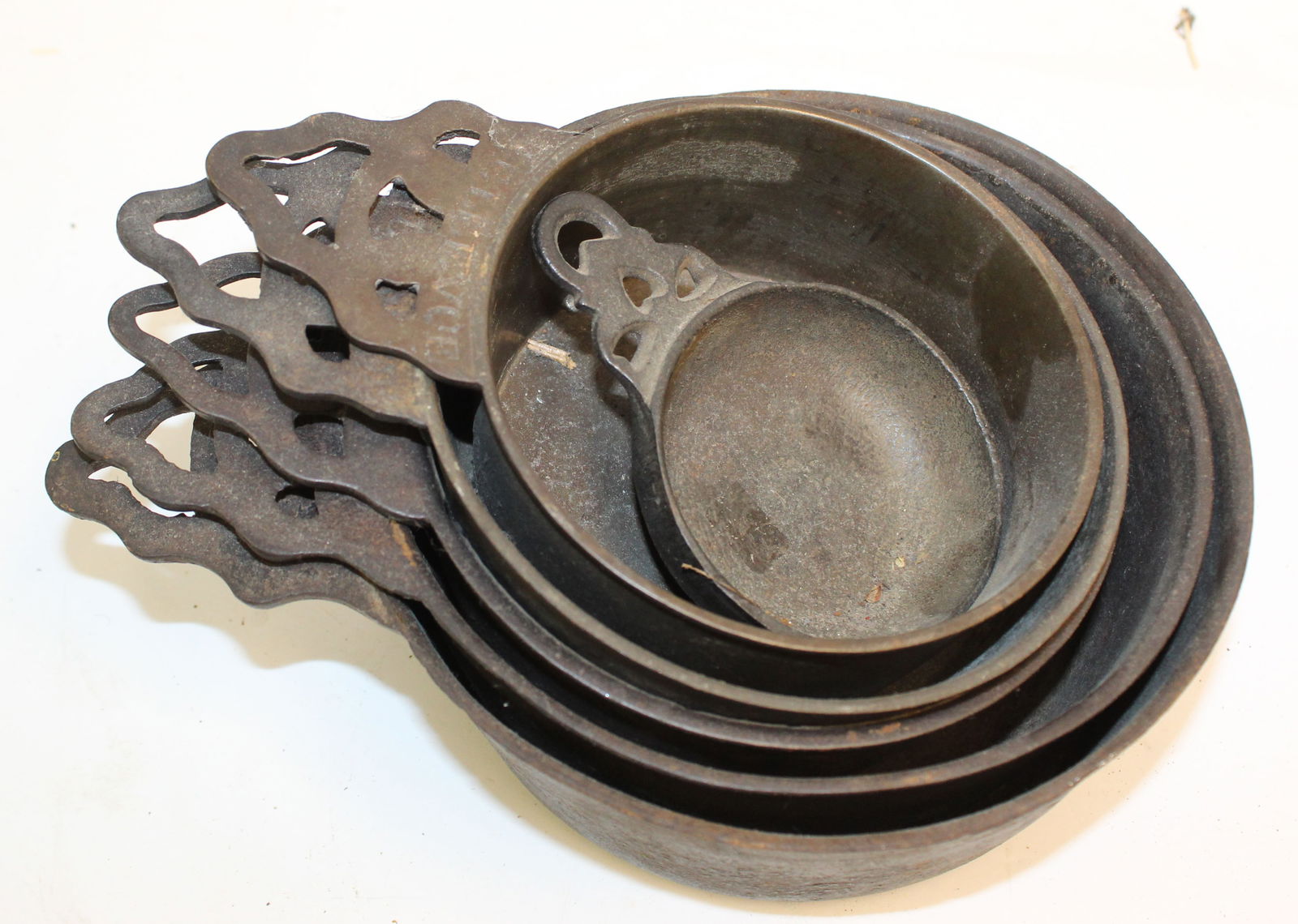 Nest of 6 cast iron posnets - some marked "Bellevue" & T&C Clarke - 4 1/2"- 9 1/2": Nest of 6 cast iron posnets - some marked "Bellevue" & T&C Clarke - 4 1/2"- 9 1/2"