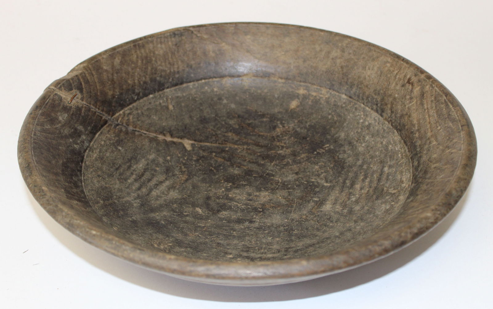 18thC turned wooden bowl w early repair - 9 3/4" diam (1 of 5)