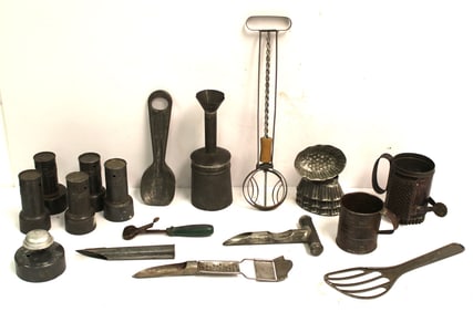 Lot of iron & tin kitchen implements