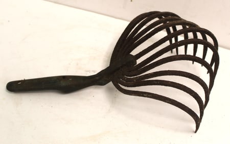 Antique iron clam digger - 13 3/4"