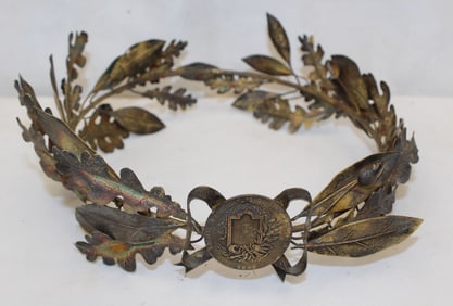 Laurel leaf & oak leaf crown dated 1902 - 6 1/4" diam