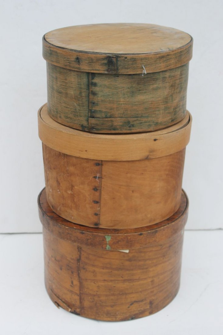 lot of 3 slightly graduated 19thC round pantry boxes - : lot of 3 slightly graduated 19thC round pantry boxes - 1 full of old buttons - 9", 9 1/2" & 10"