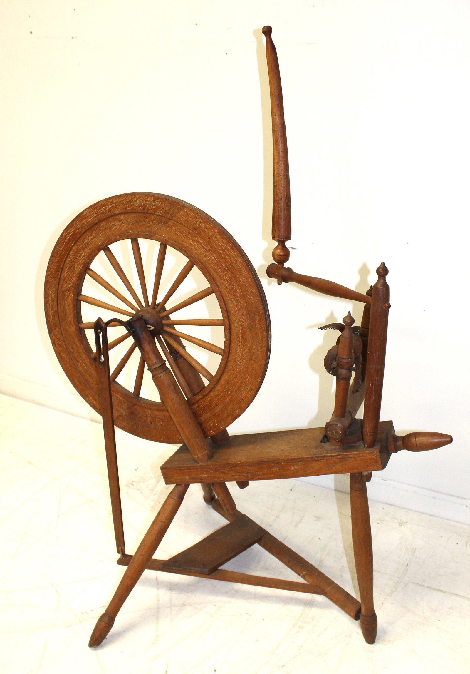 Antique spinning wheel - nicely figured - 36" tall x 31" long w 22" diam wheel: Antique spinning wheel - nicely figured - 36" tall x 31" long w 22" diam wheel