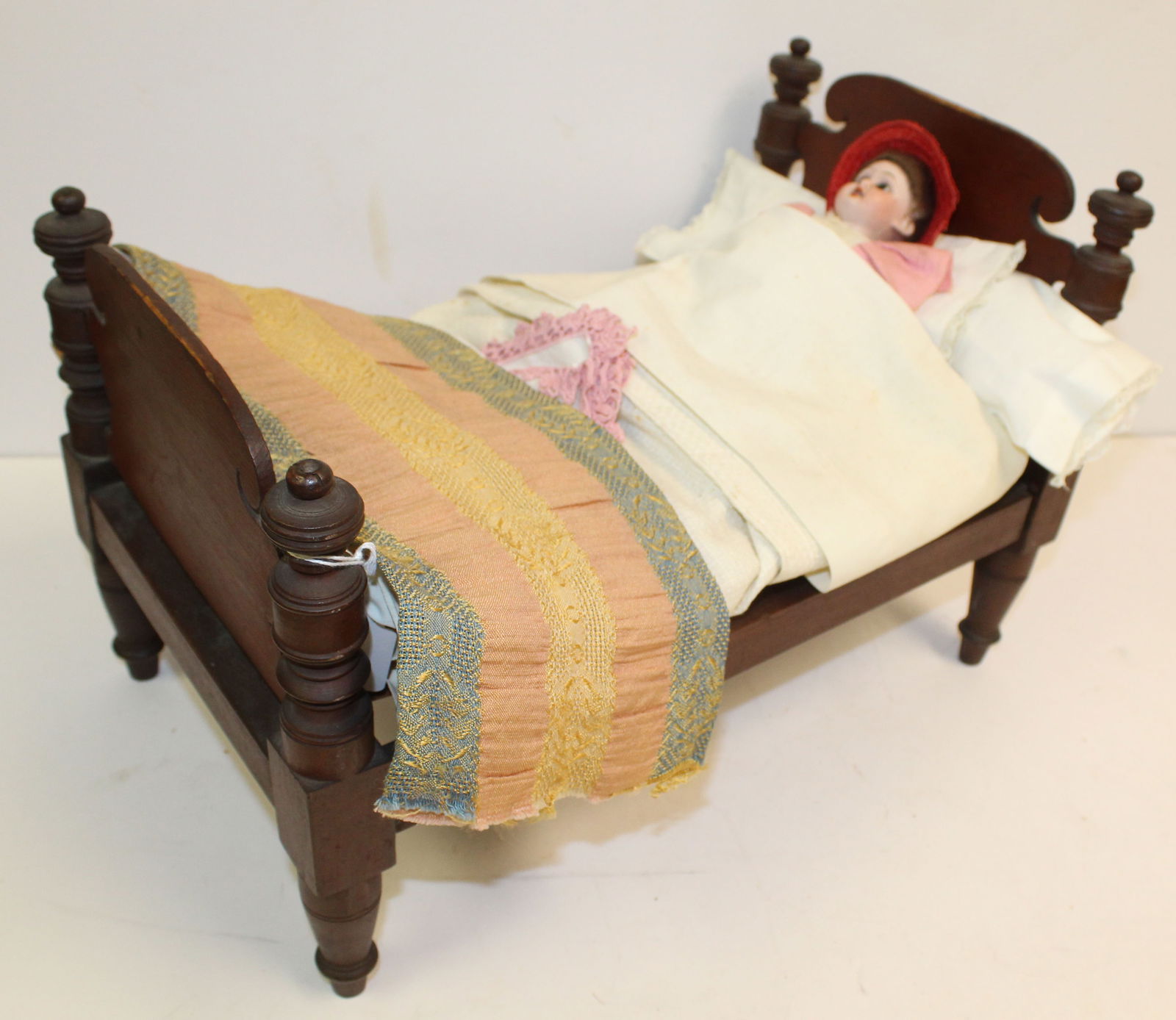 Antique 8" doll in wooden 4 poster bed w bedding - 10"x15"x9 1/2" bed (1 of 9)