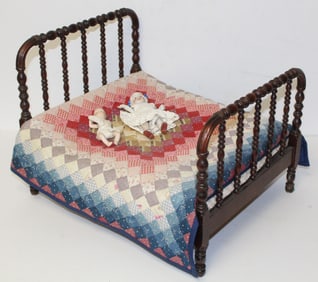 Antique spindle bed w 2 small china dolls & bedding - 13"x17"x14" bed