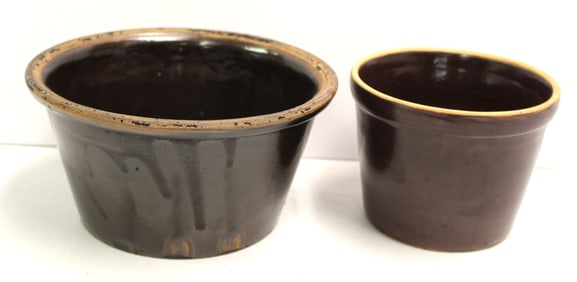 Lot of 2 stoneware brown glazed cake crocks/pots - 4 1/4" tall x 5 1/2" diam & 4 1/4" x 8 1/4" diam