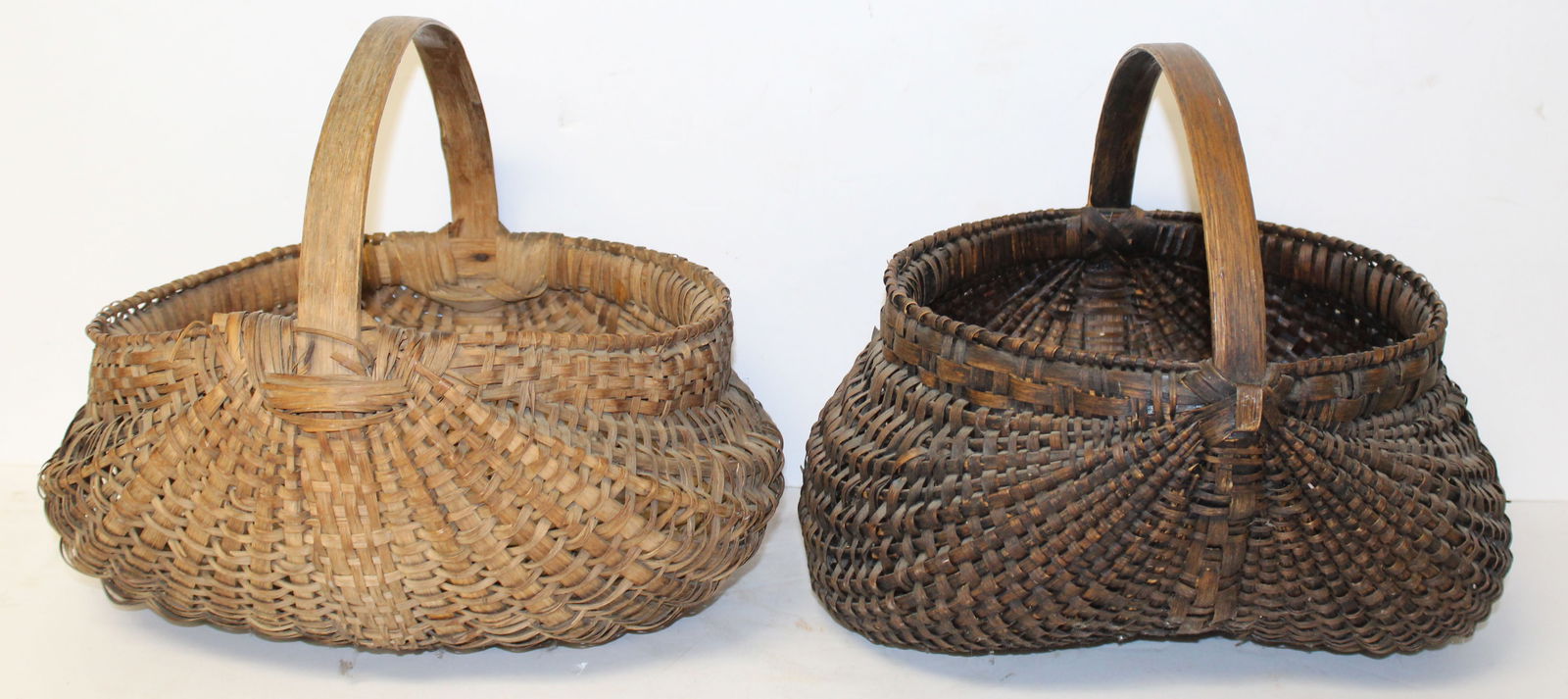 Lot of 2 antique baskets - melon & buttocks - 12" tall x 10 1/2"x11 1/2" & 11 1/2" tall x 12"x11" (1 of 7)