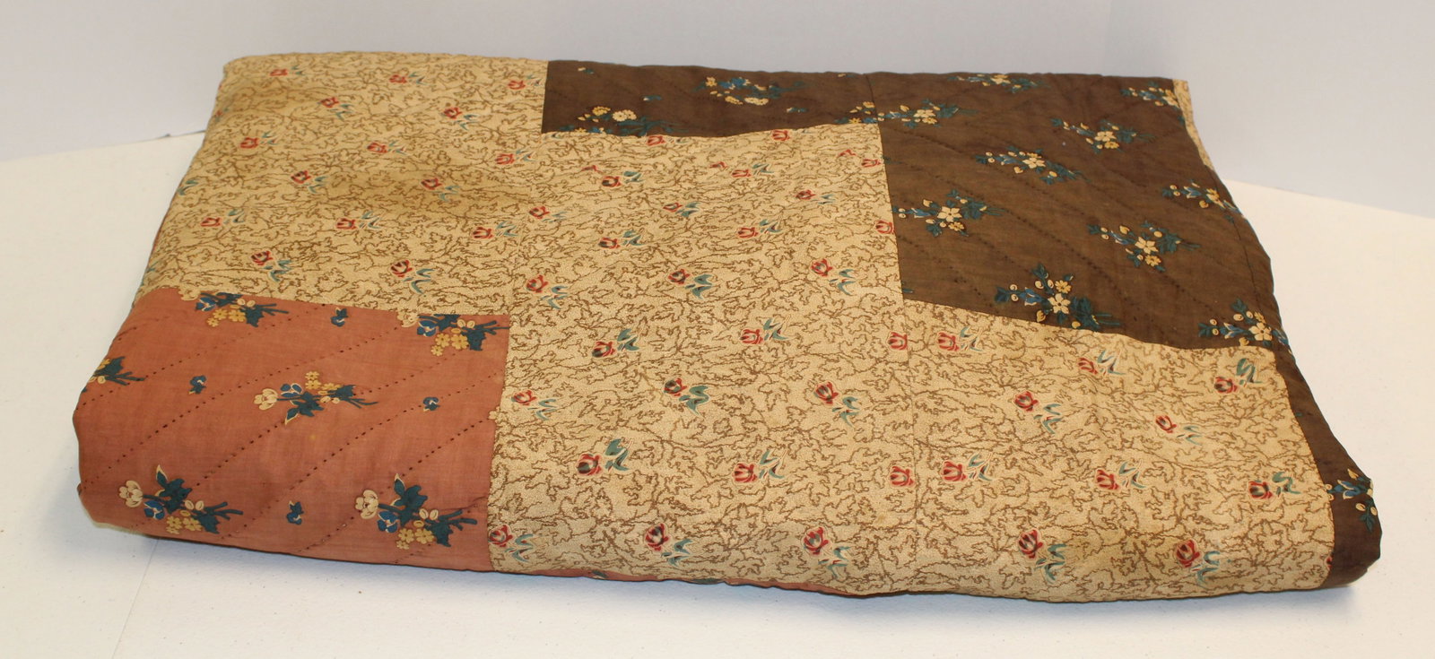 Antique quilt bedspread w cutout corners - 62"x78": Antique quilt bedspread w cutout corners - 62"x78"