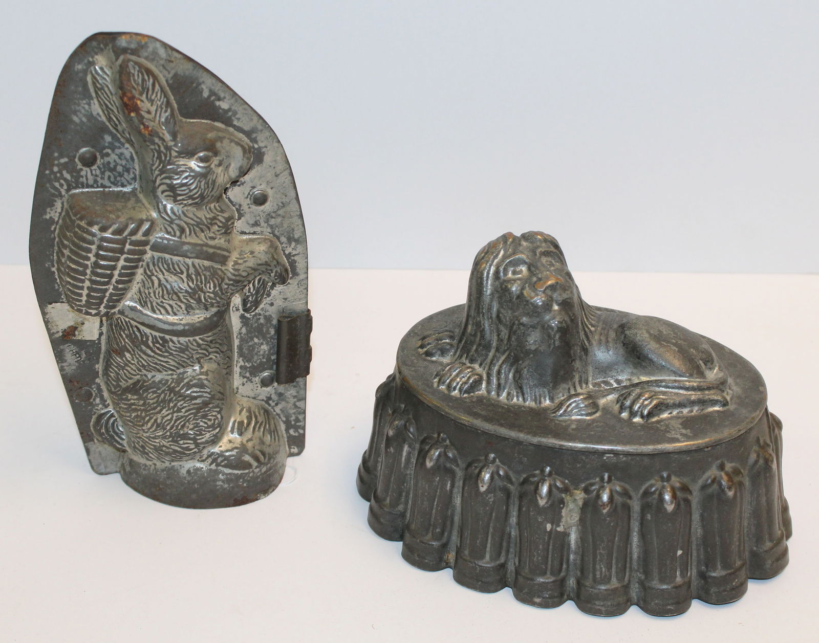 Lot of 2 antique molds incl rabbit chocolate mold & lion pudding mold - 9" rabbit & 5" tall x 7 (1 of 5)