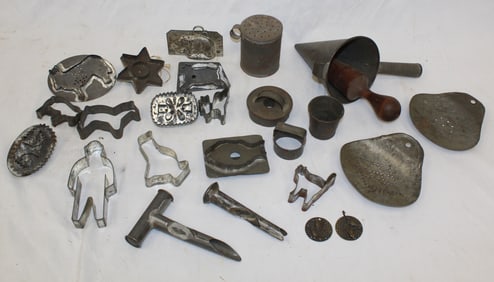 Lot of tin utensils incl cookie cutters, biscuit cutters, funnel, sifter, apple corers, etc