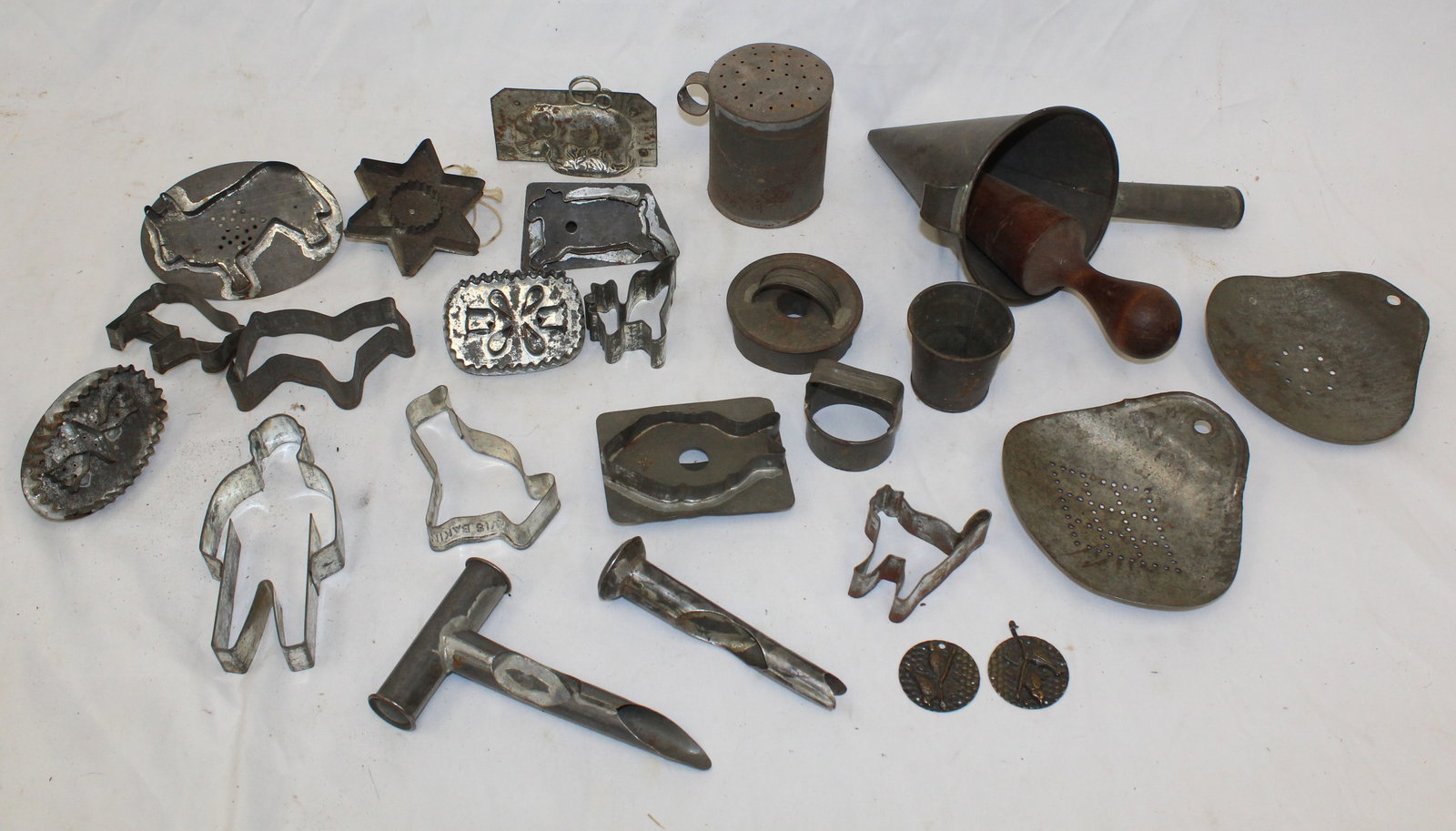 Lot of tin utensils incl cookie cutters, biscuit cutters, funnel, sifter, apple corers, etc (1 of 9)