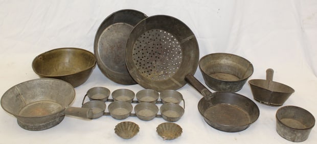 Lot of tin pans, pots, molds, etc