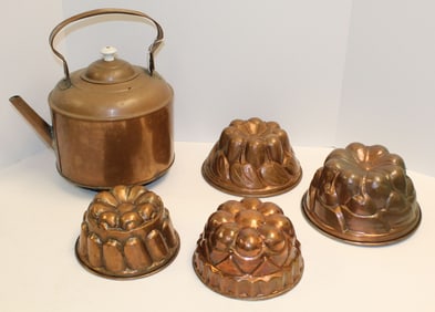 Lot of 4 round copper food molds plus a copper kettle - 7" - 9" diam & 11" tall kettle