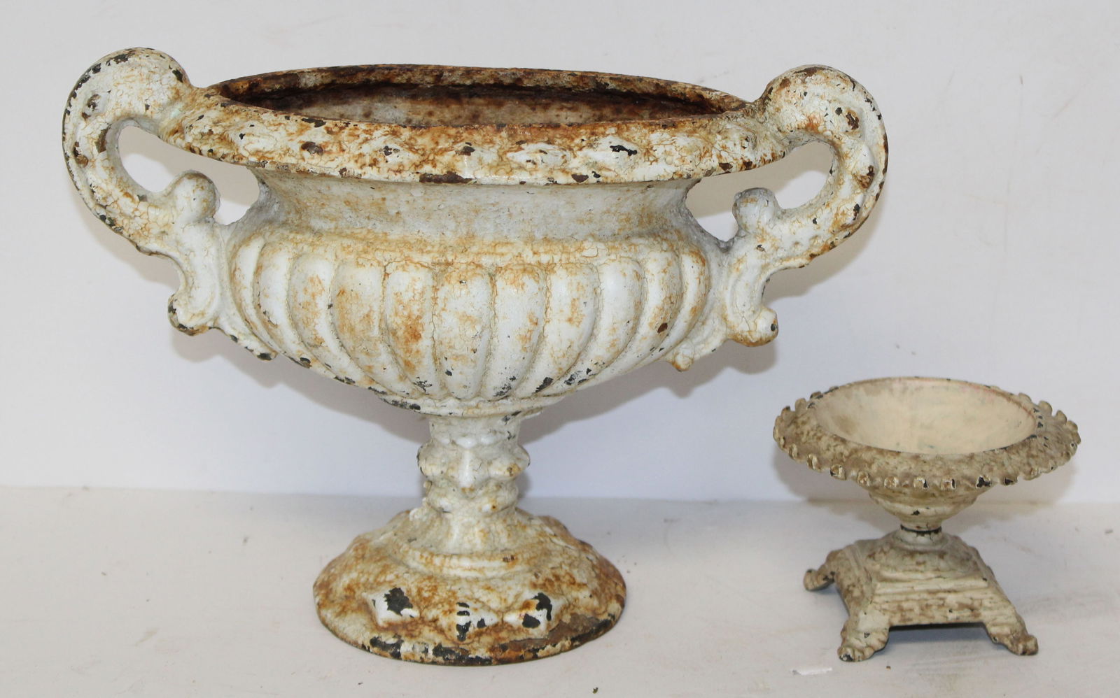 Lot of 2 iron urns in white paint - 7 1/2" tall x 10 3/4" wide x 4 1/2" deep & 3" tall x 4" diam: Lot of 2 iron urns in white paint - 7 1/2" tall x 10 3/4" wide x 4 1/2" deep & 3" tall x 4" diam