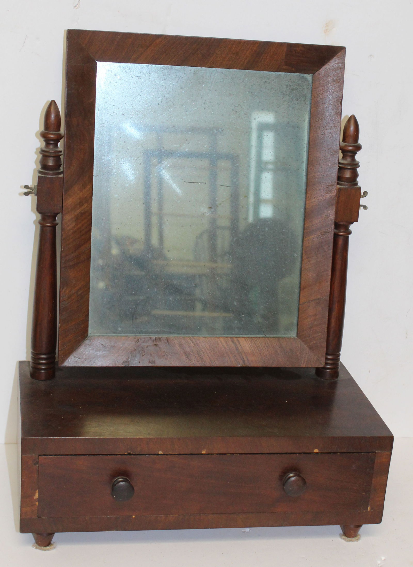 Antique mahog 1 drawer dresser mirror - 17 1/2" tall x 13" wide x 7 1/2" deep: Antique mahog 1 drawer dresser mirror - 17 1/2" tall x 13" wide x 7 1/2" deep