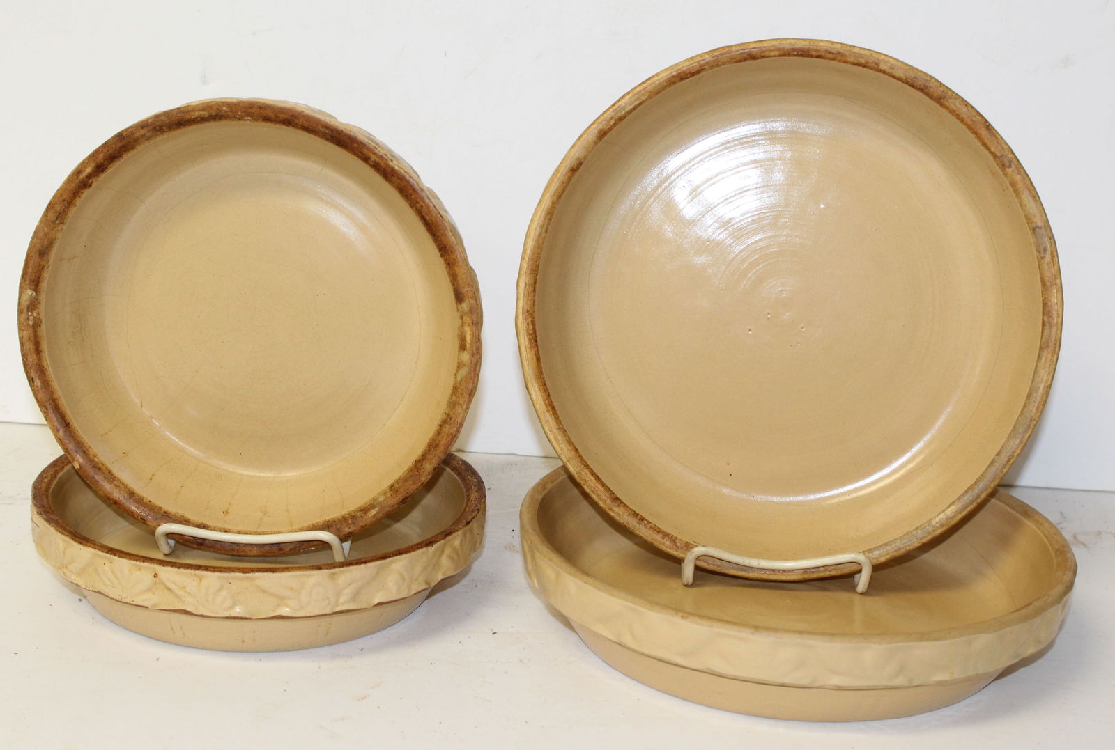 Lot of 4 contemporary yellowware pie plates- 9"-11" diam (1 of 6)