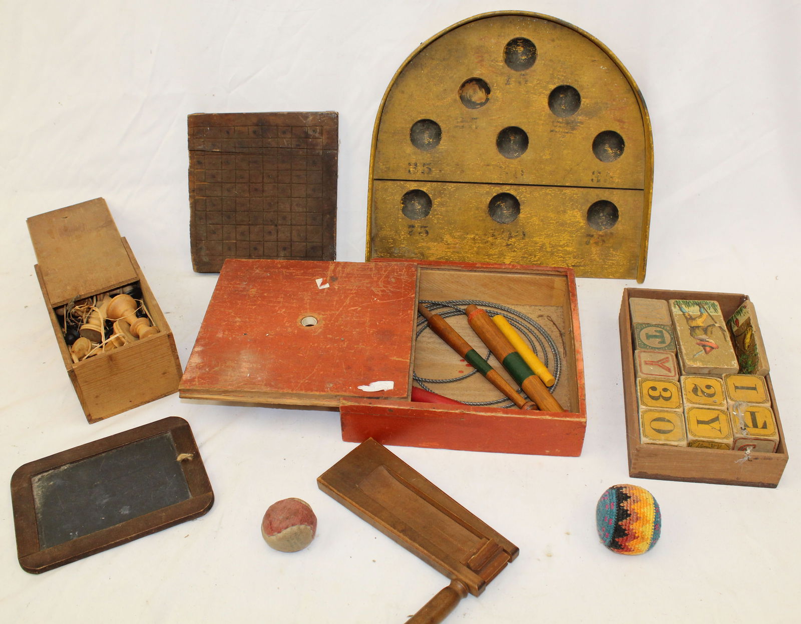 Lot of vintage/antique children's games (1 of 8)