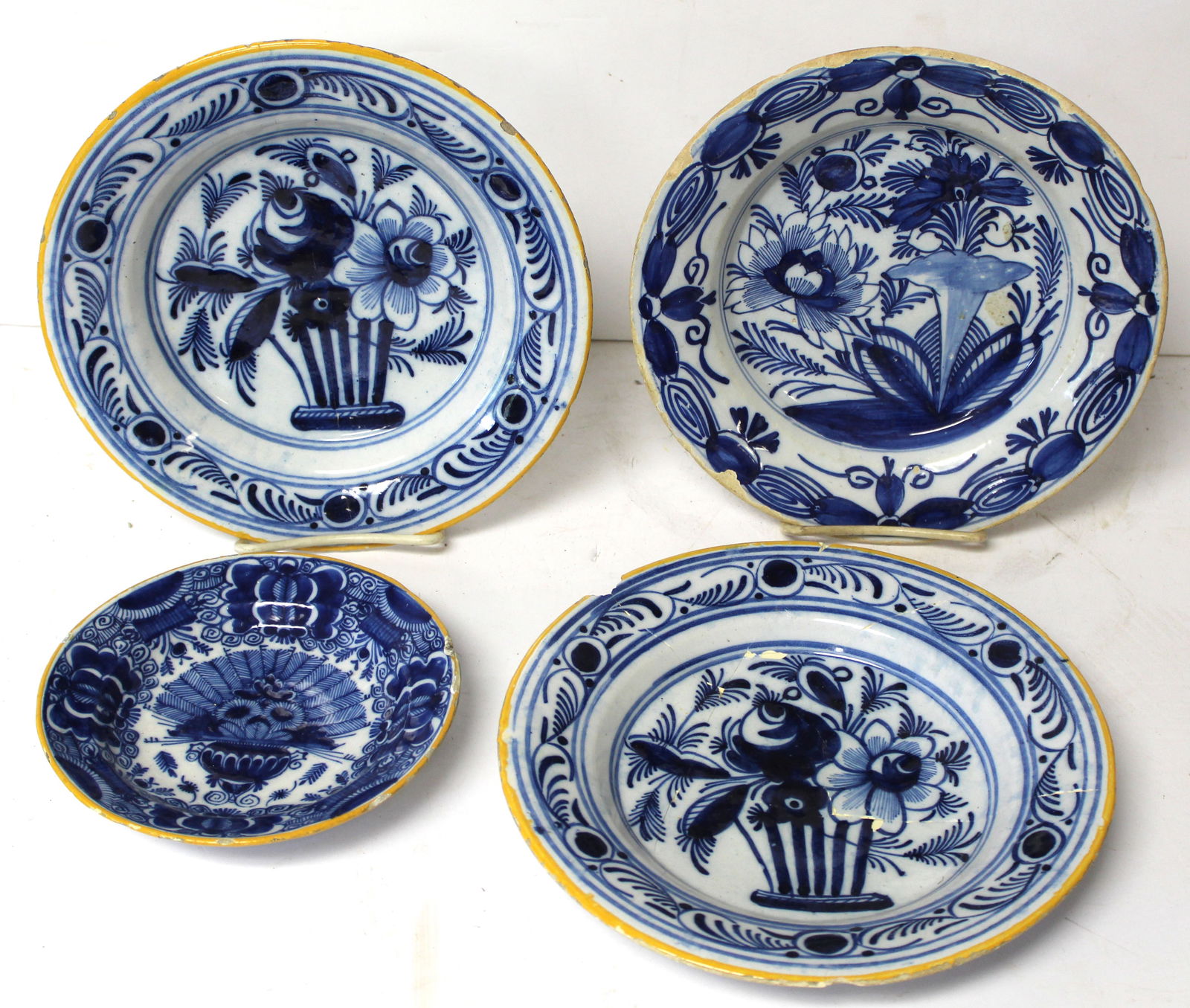 Lot of 4 antique Delft blue & white plates - as found - 6"-9" diam (1 of 9)