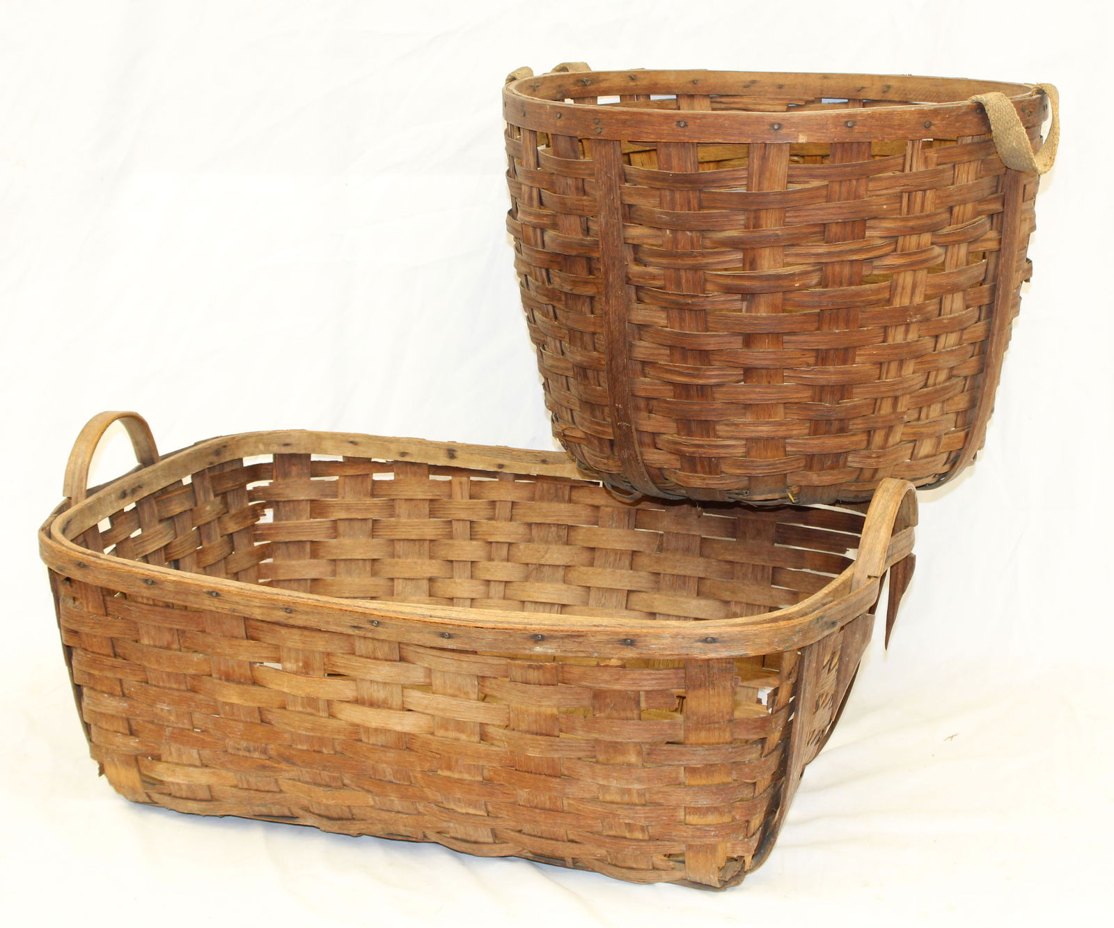 Lot of 2 antique laundry baskets - as found (1 of 5)