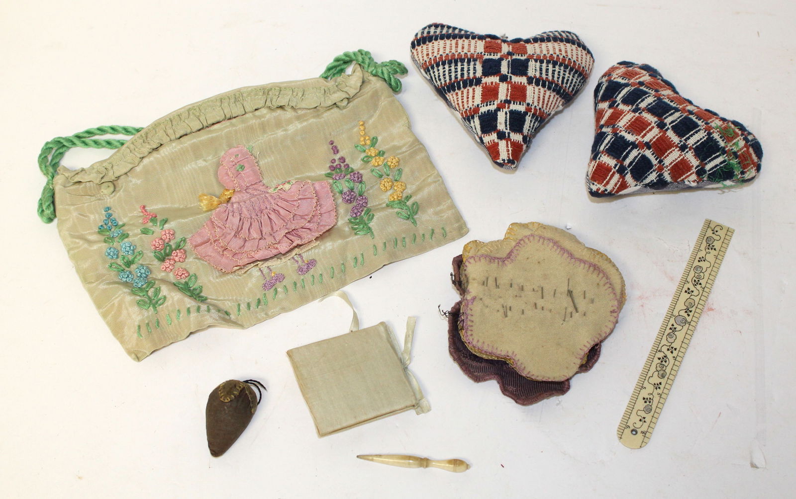 Small antique sewing lot incl bag, needle cases & 2 heart shaped pin cushions: Small antique sewing lot incl bag, needle cases & 2 heart shaped pin cushions